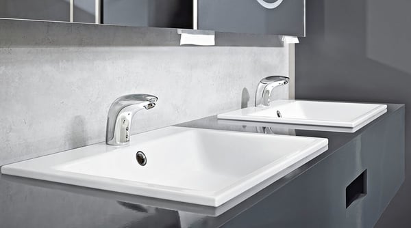 Most Oras touchless washbasin faucets are possible to control via an app, which makes it easy to set up automatic flushing at set intervals.