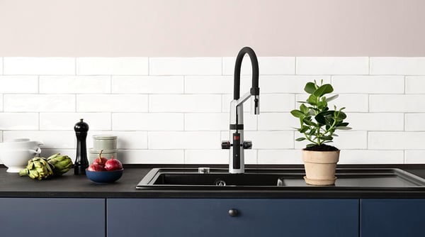 The semi-professional variant of the smart HANSAFIT / Oras Optima hybrid offers maximum freedom of movement and convenience at the kitchen faucet. 