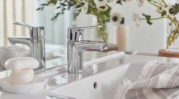Oras Vega washbasin faucet is equipped with Eco button, which not only saves water but also prevents scalding accidents. 