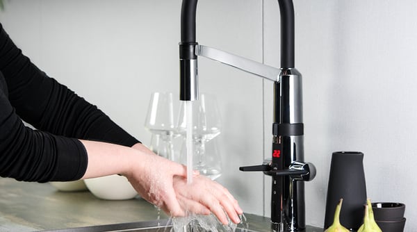 Oras_Optima_2728F_hybrid_kitchen_faucet__spray2_860x480-13 Oras Optima kitchen faucet is a hybrid model – it comes with both touchless technology and manual operation. 