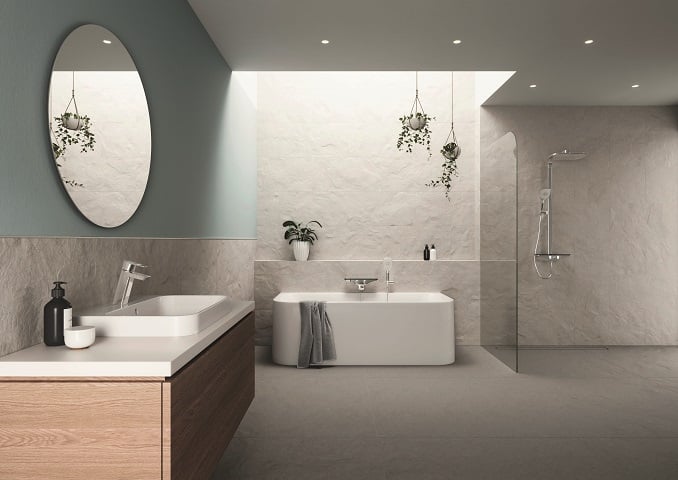 Oras Stela giver et harmonisk udseende til hele badeværelset, og passer perfekt sammen med f.eks. Oras Esteta brusersystemet.