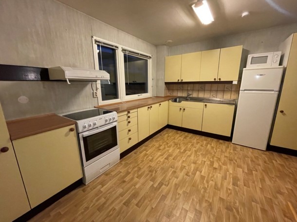 A kitchen with yellow cabinets

Description automatically generated with medium confidence