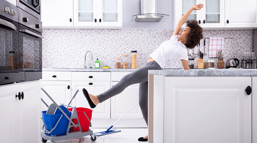 Kitchen-accidents_shutterstock_digital-use-only_860x480