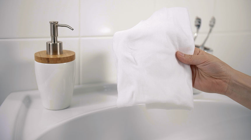 Washbasin-faucet-cleaning-Step-1-11