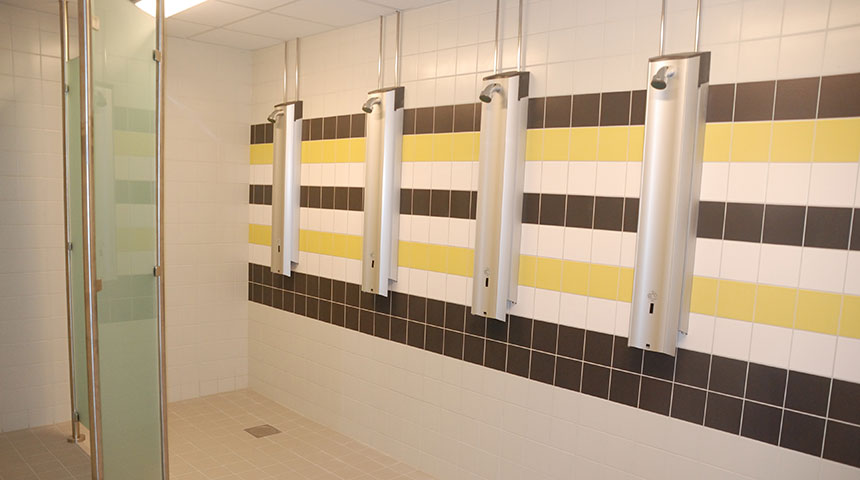Oras beröringsfria duschar i Svolværsskolan i Norge