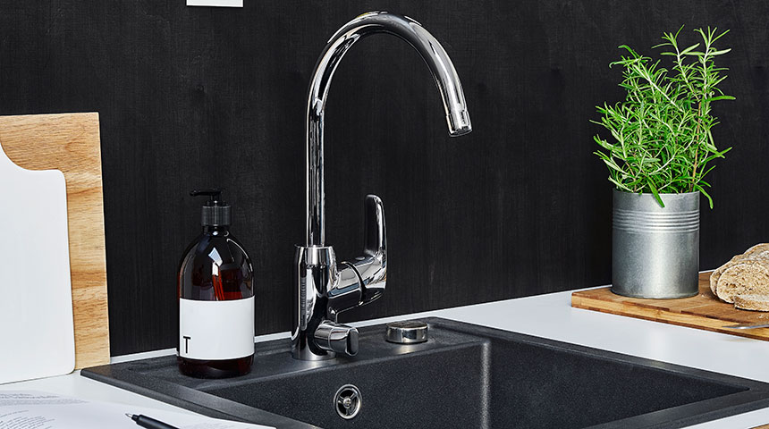 New side lever brings beauty and practicality to the kitchen