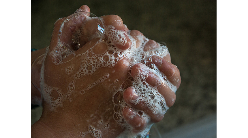 Käsienpesu estää tehokkaasti bakteerien leviämistä