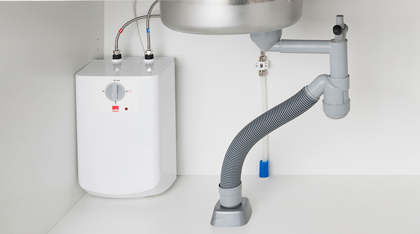 Oras Safira summer cottage faucets come with a water heater tank